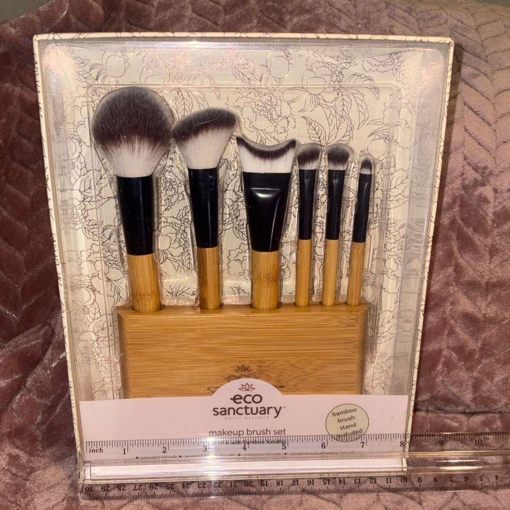 Sanctuary Eco Makeup Brush Set with Bamboo Handles - Black & White Bristles